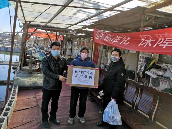 为北京后鲁养鱼场发放防疫物资